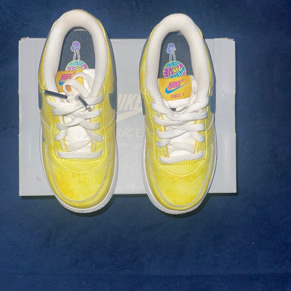 Used toddler Spring Nike’s size 9c